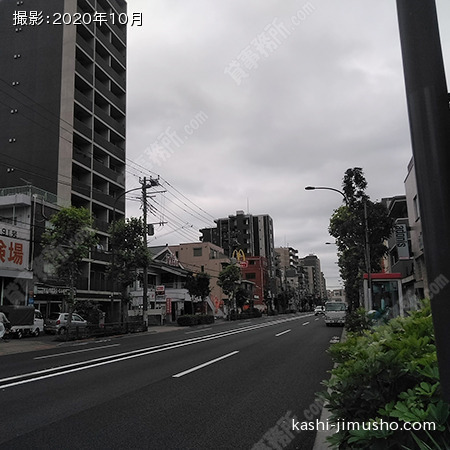 前面道路(明治通り）