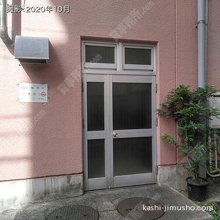 貸室入口(1階）