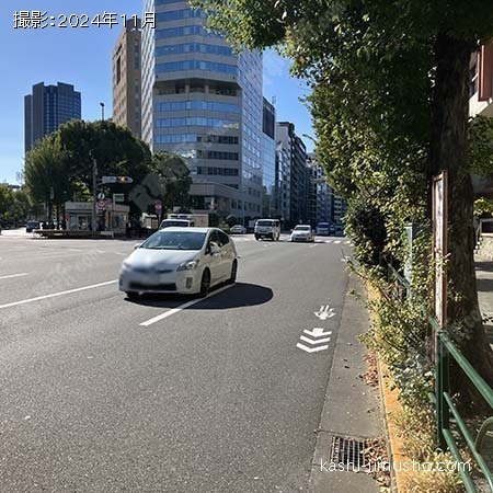 前面道路(靖国通り)