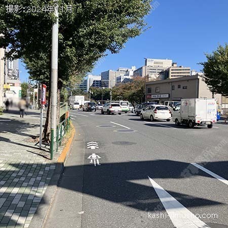 前面道路(靖国通り)