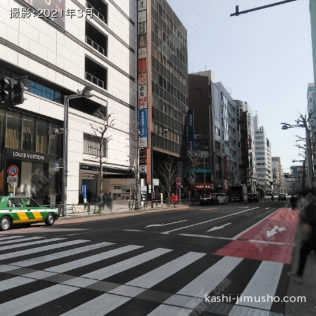 前面道路(新宿通り)