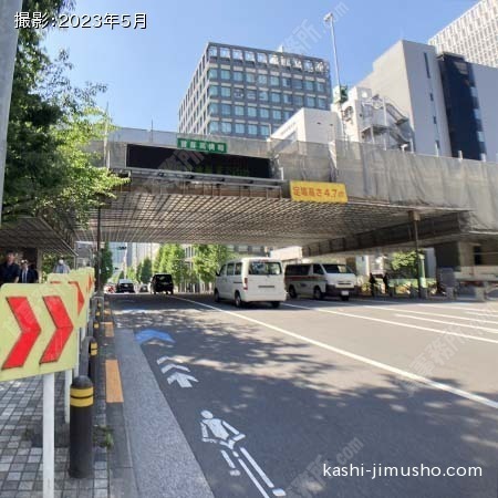 前面道路(鍛冶橋通り)