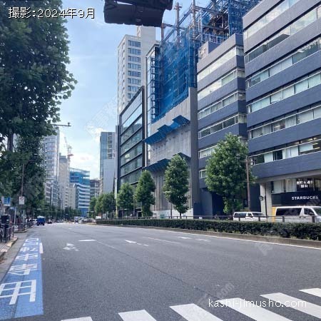 前面道路(新宿通り)