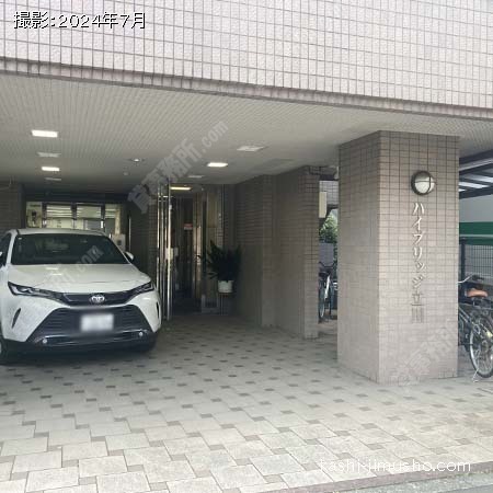 建物入口前面