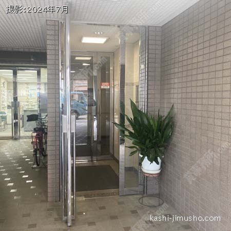 建物入口