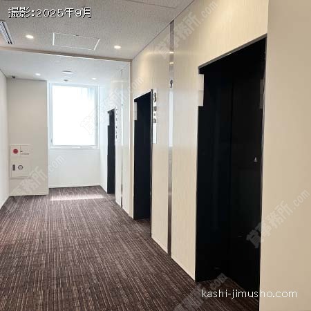 貸室階エレベーターホール
