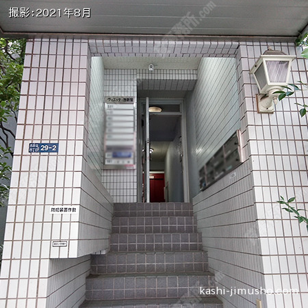 ビル入口前面