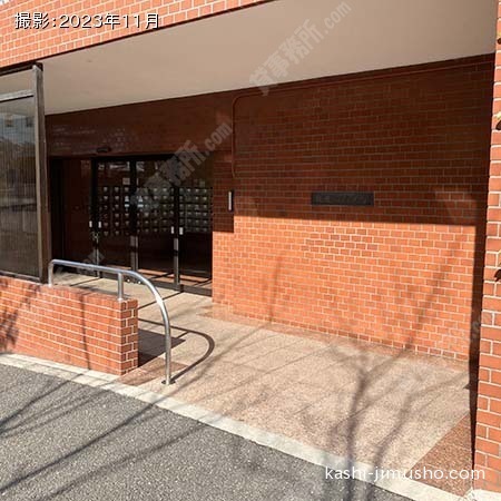 建物入口前面