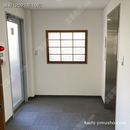 貸室階エレベーターホール