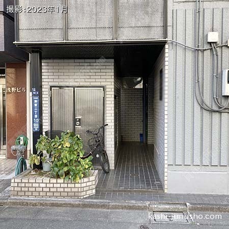 ビル入口 ビル入口