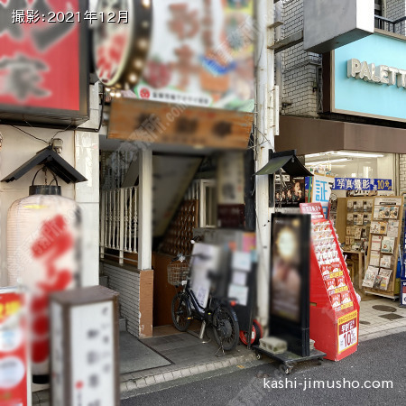 ビル入口前面
