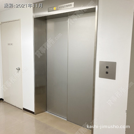 人荷用エレベーター