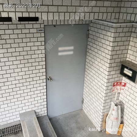 貸室入口(地下1階)