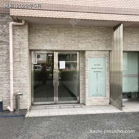 建物入口前面