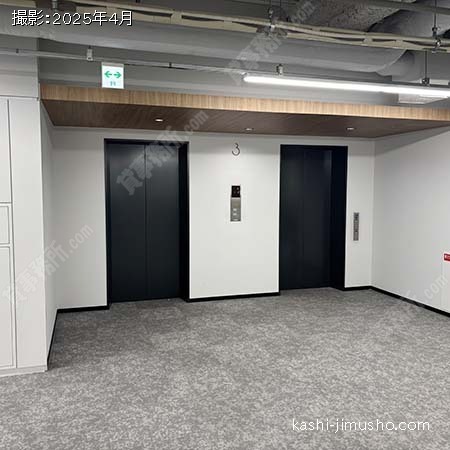 貸室階エレベーターホール