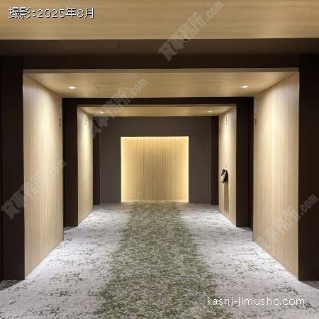 貸室階エレベーターホール