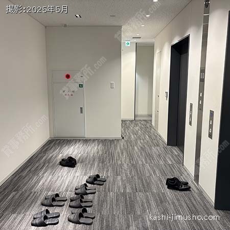 貸室階エレベーターホール