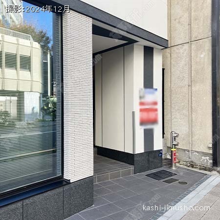 ビル入口前面 ビル入口前面