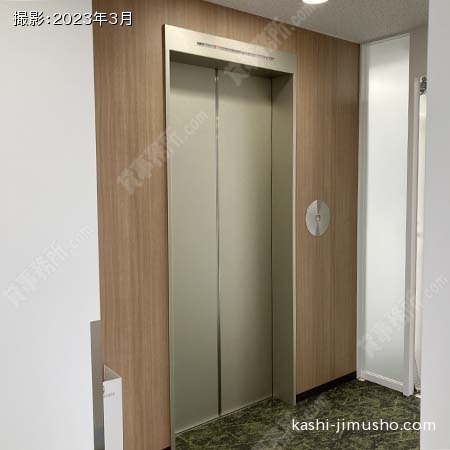 貸室階エレベーターホール