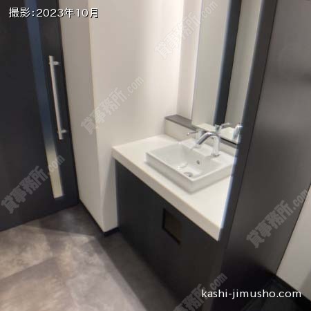 男性トイレ(8階）