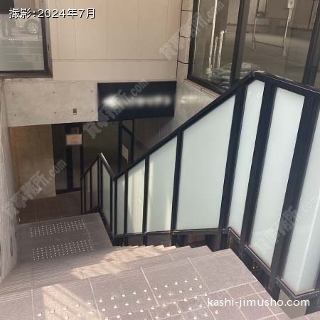 地下区画への階段