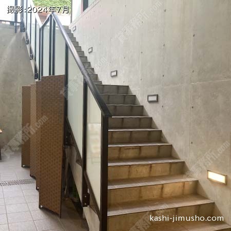 地下区画への階段