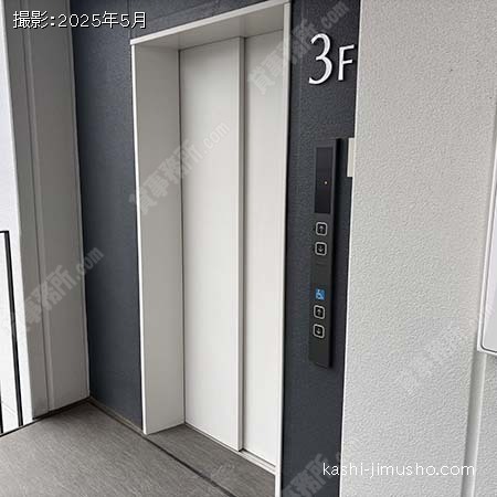 貸室階エレベーターホール