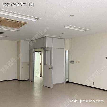 貸室内