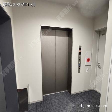 貸室階エレベーターホール