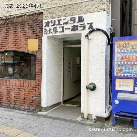建物入口前面