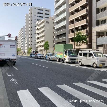 前面道路(春日通り)