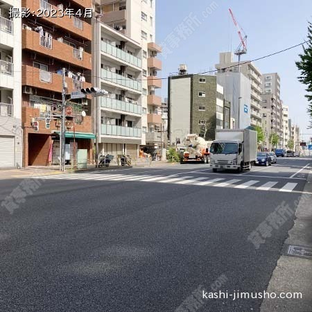 前面道路(春日通り)