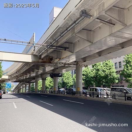 前面道路(青山通り)