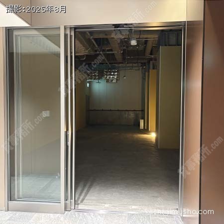 貸室入口(B1階56.38坪)
