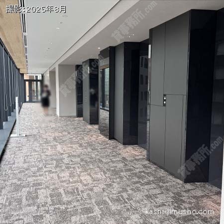 貸室階エレベーターホール