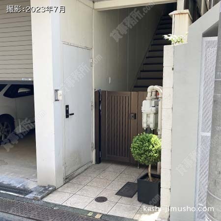 ビル入口(住居区画)