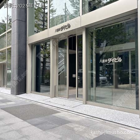 ビル入口前面 ビル入口前面