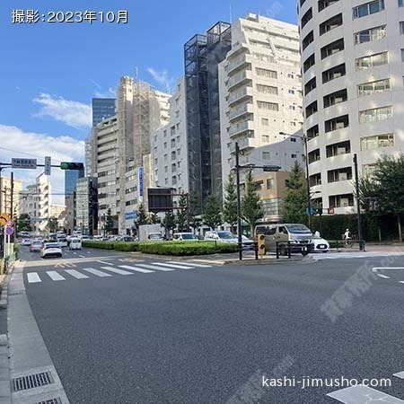 前面道路(山手通り)