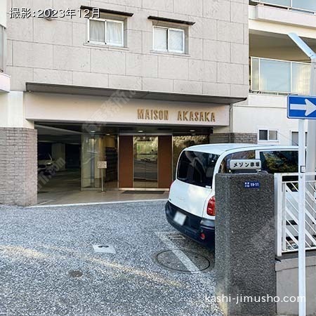 建物入口前面