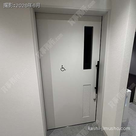 女性トイレ内バリアフリートイレ