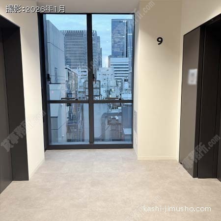 貸室階エレベーターホール