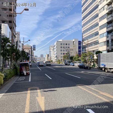 前面道路(永代通り)