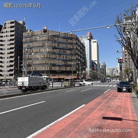 前面道路(晴海通り)