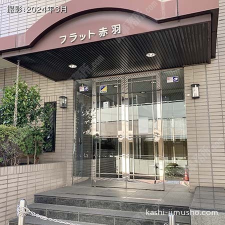 建物入口前面 建物入口前面