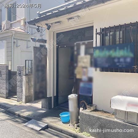 建物入口前面