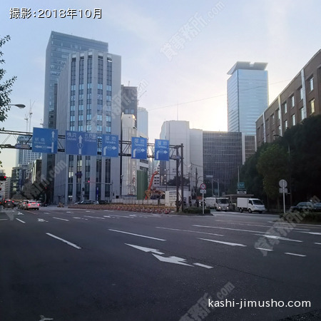 前面道路(桜田通り)