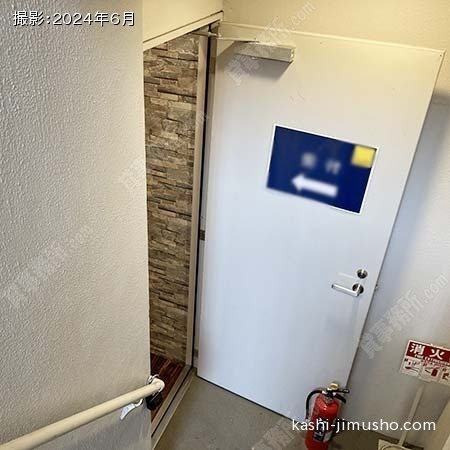 貸室入口(地下1階)