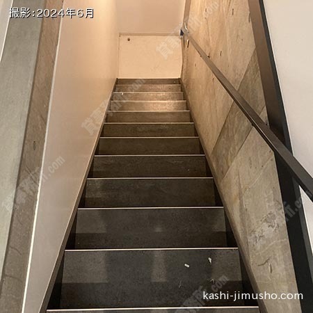 階段(地下1階）