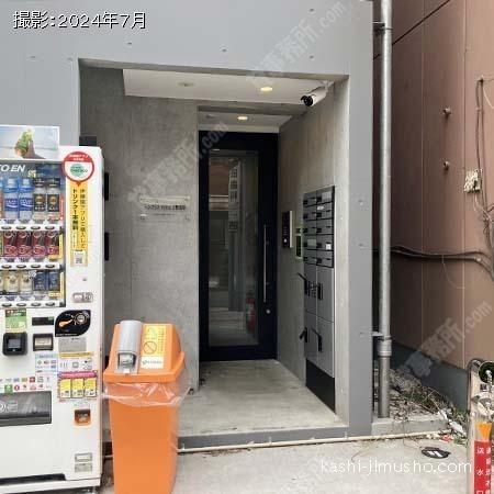 建物入口前面