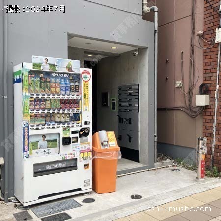 建物入口前面